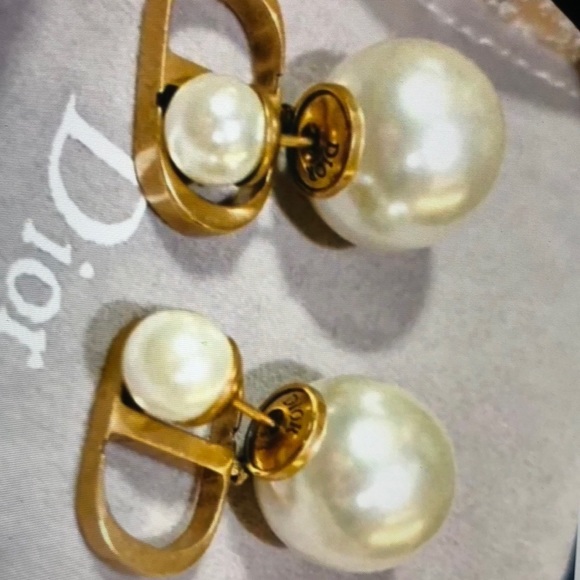 Gold Earrings - Picture 1 of 5